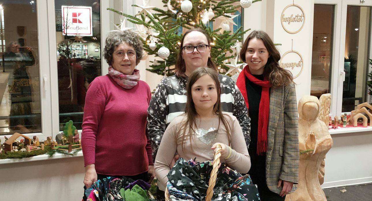 Spende /  Mützen, Stirnbänder und Schals von Anja Reum