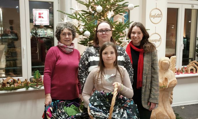 Spende /  Mützen, Stirnbänder und Schals von Anja Reum