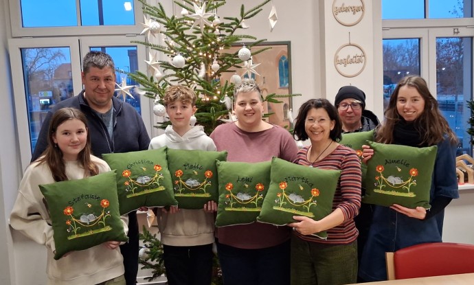 137 personalisierte Kissen, Sachspende im Wert von 2065€ Spenderin: Nicole Haupt