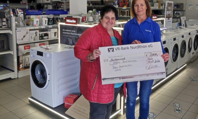 Spenden 2000,00 Euro / Frau Andritschke, Inhaberin des Elektro-, Haushaltswaren- und Geschenkartikelhandels