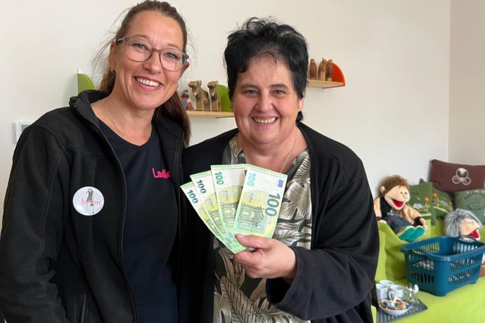 Spende 400,00 Euro / „Ladys & Men Secondhand - Basar“ aus Philippsthal 