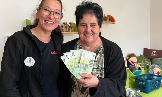 Spende 400,00 Euro / „Ladys & Men Secondhand - Basar“ aus Philippsthal 